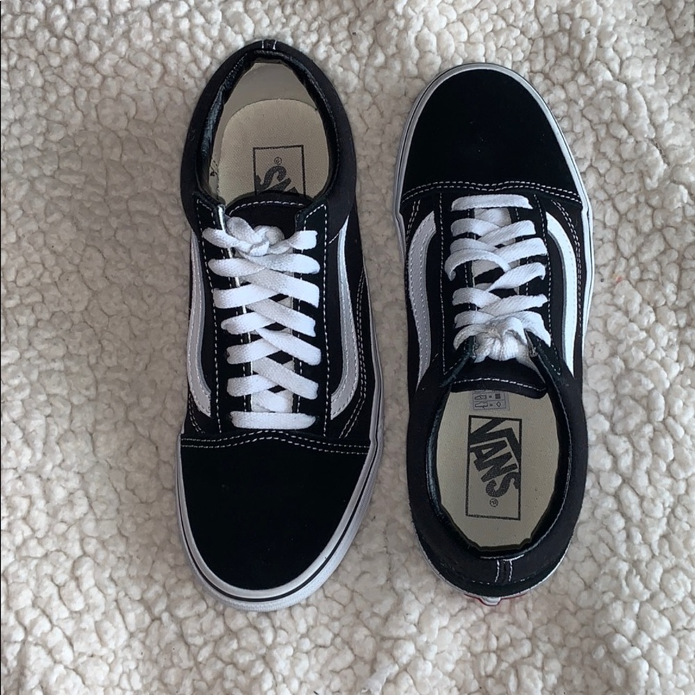 old skool black and white vans :))